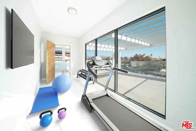 Townhomes for family - THE DANA REAL ESTATE AND INVESTMENTS